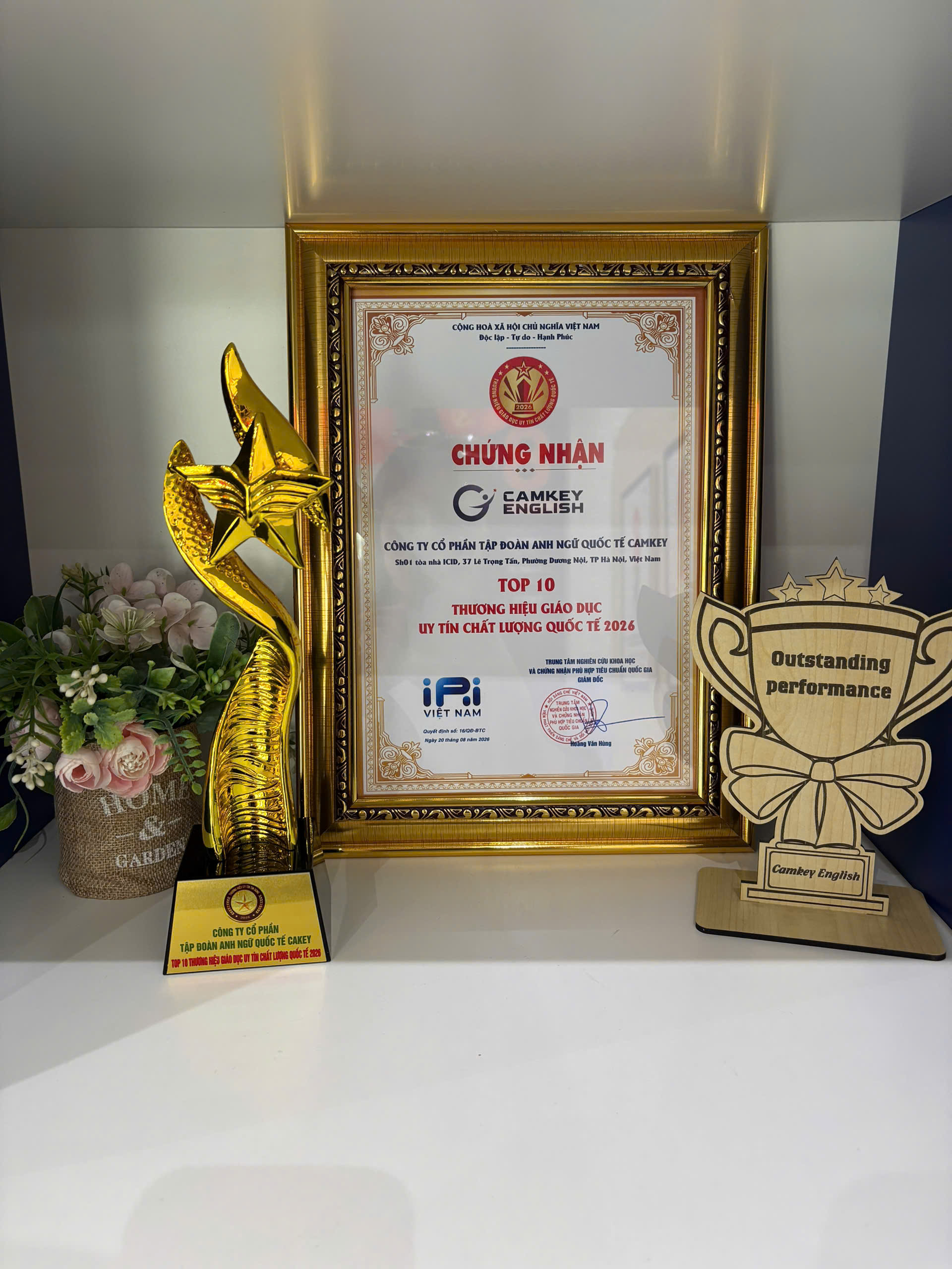 Chứng nhận Top 10 Thương hiệu Giáo dục Uy tín Chất lượng Quốc tế 2026 của Camkey English